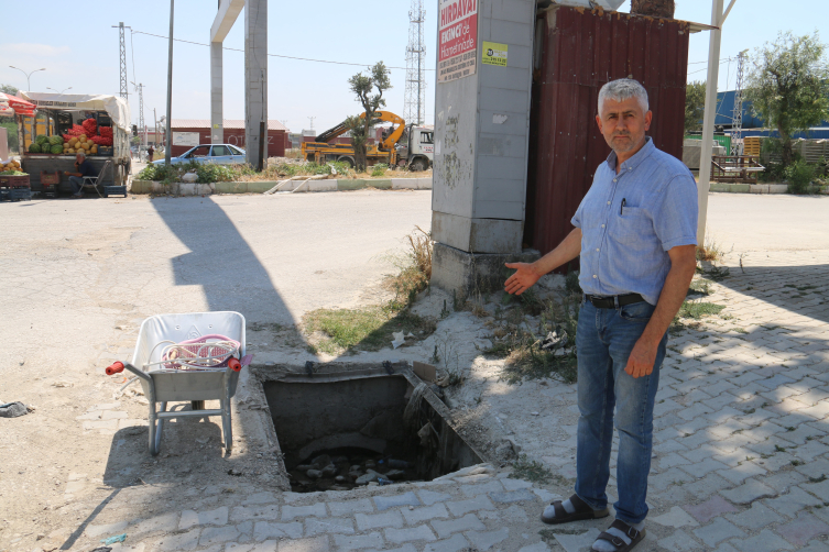 Hatay'da at arabalı hırsızlar mazgalı saniyeler içinde çaldı