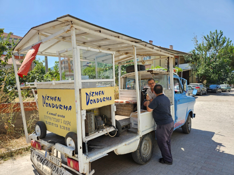 Balıkesir'de dededen toruna üç kuşak dondurmacı