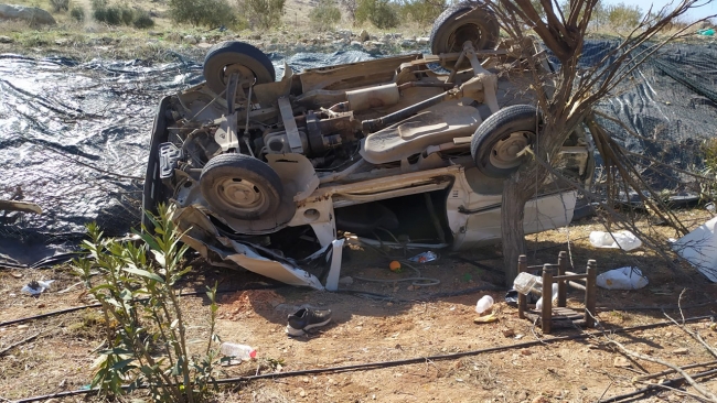 Gaziantep'te midibüs devrildi: 3 yaralı