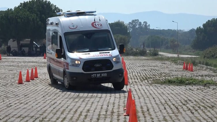 Ambulans şoförlerinin zorlu eğitimi