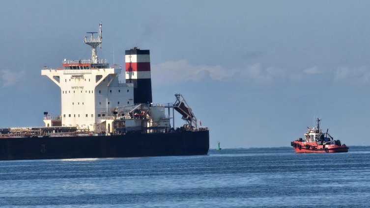 Zonguldak'ta kargo gemisi karaya oturdu