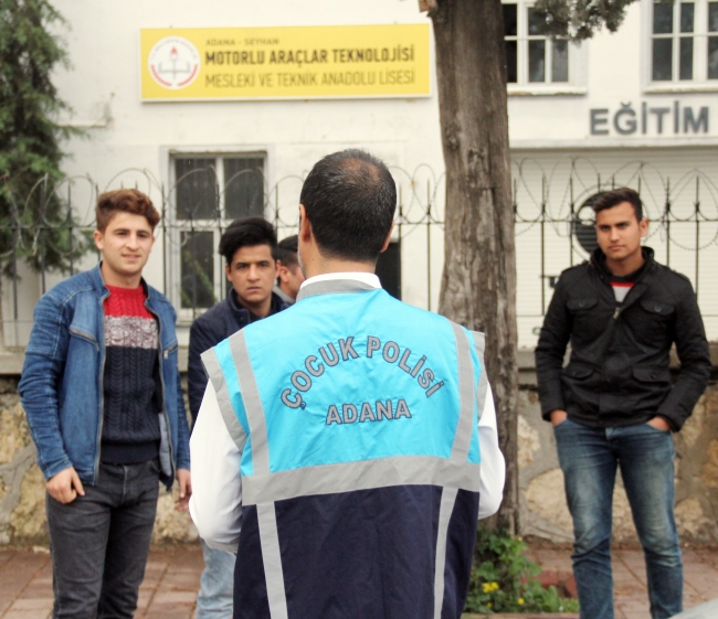 Adana polisinden okul önü uygulaması