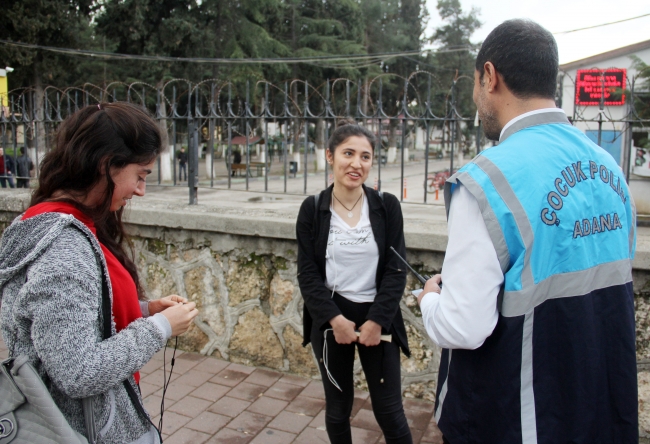 Adana polisinden okul önü uygulaması