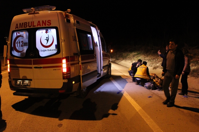 Alev alev yanan araçtan sağ kurtuldular