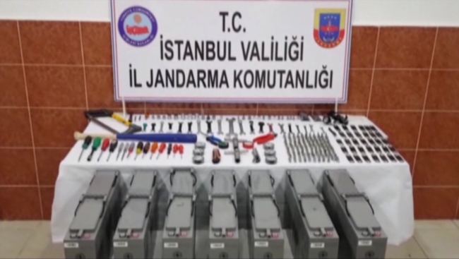 Akü hırsızı kardeşleri, Jandarma ekipleri suçüstü yakaladı