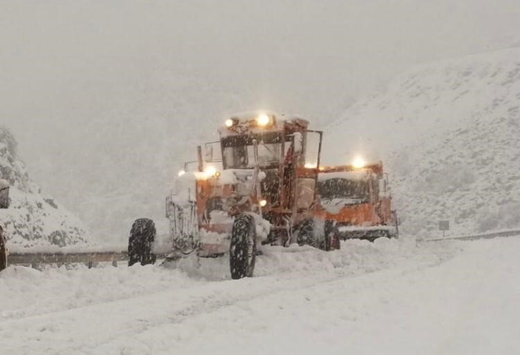 Konya'da ulaşıma kar engeli: Yollar trafiğe kapatıldı