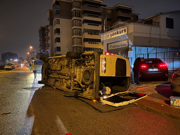 Bursa'da işçi minibüsü kaza yaptı: 8 yaralı