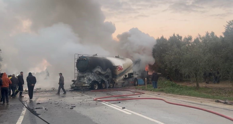 Bursa'da otomobil tankerle çarpıştı: 1 ölü, 1 yaralı