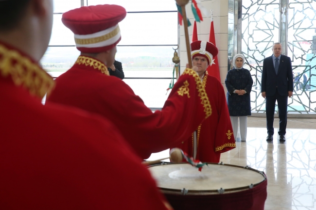 Cumhurbaşkanı Erdoğan'a otizmli öğrencilerden mehteranlı karşılama