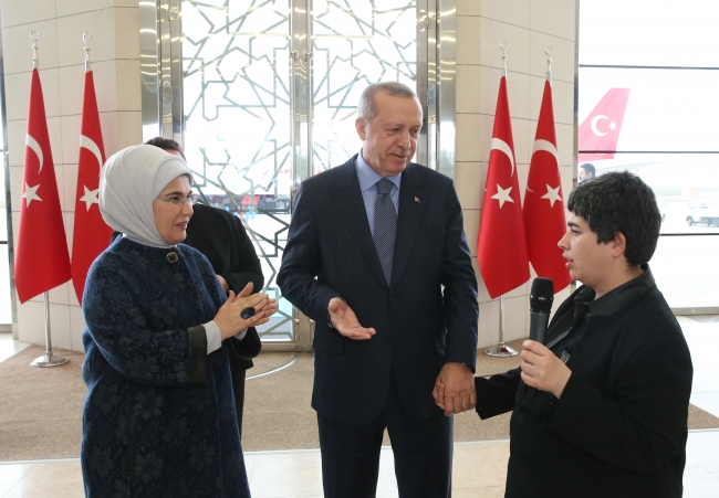 Cumhurbaşkanı Erdoğan'a otizmli öğrencilerden mehteranlı karşılama