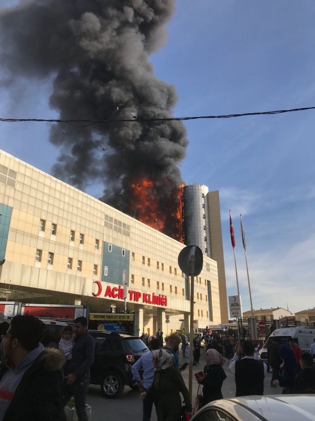 Taksim İlkyardım Hastanesi'ndeki yangın kontrol altına alındı