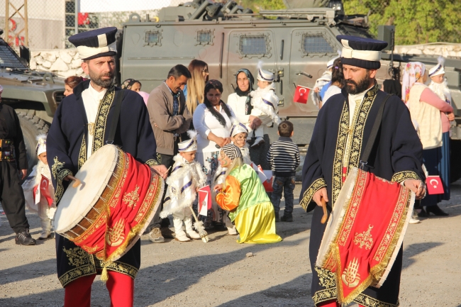 Askeri üs bölgelerinde mehteran gösterisi