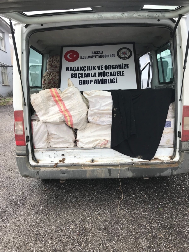 Şüpheli araçtan 16 bin paket kaçak sigara çıktı