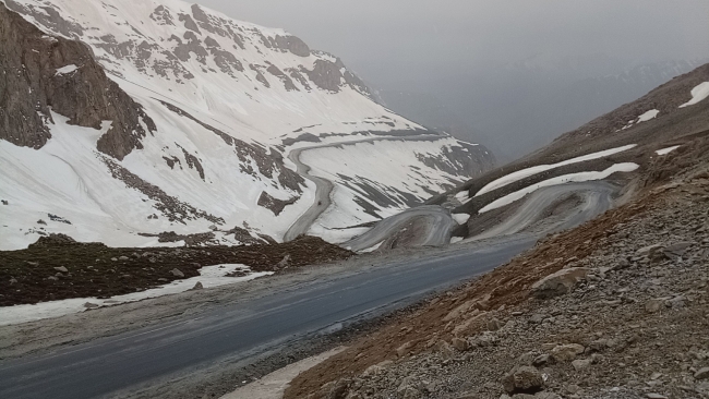 Van Karabet Geçidi'nde kar etkili oluyor