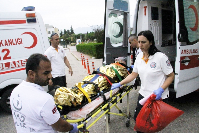 Kemer'de minibüsle midibüs çarpıştı: 3 ölü, 12 yaralı