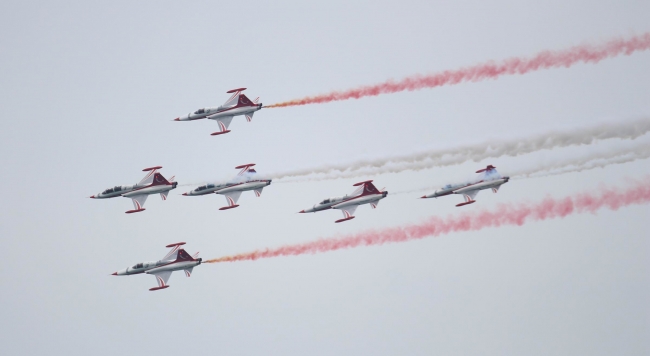 SOLOTÜRK ve Türk Yıldızları'ndan Samsun'da nefes kesen gösteri