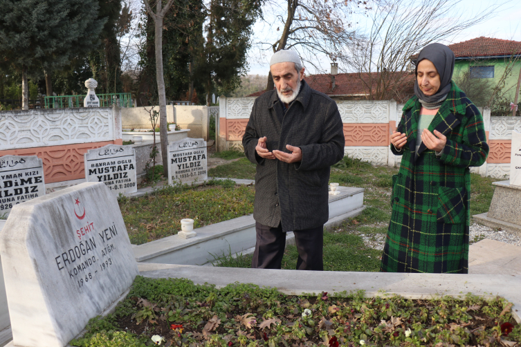 Şehit oğlunun maaşını ve sattığı arsayı bağışladı