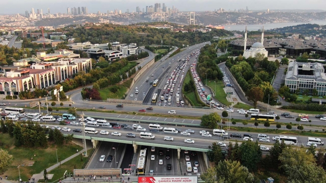 İstanbul'da trafik mesaisi başladı