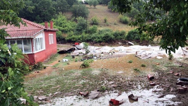 Çanakkale'de sağanak sele neden oldu: 5 yaralı