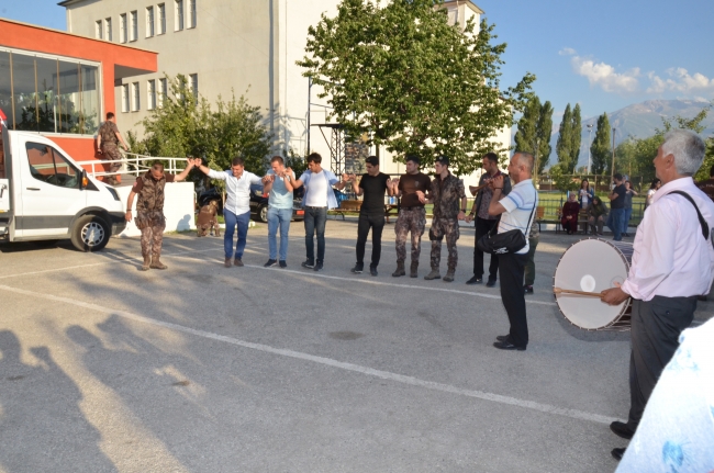 Afrin kahramanları PÖH'ler Erzincan'da tekbirlerle karşılandı