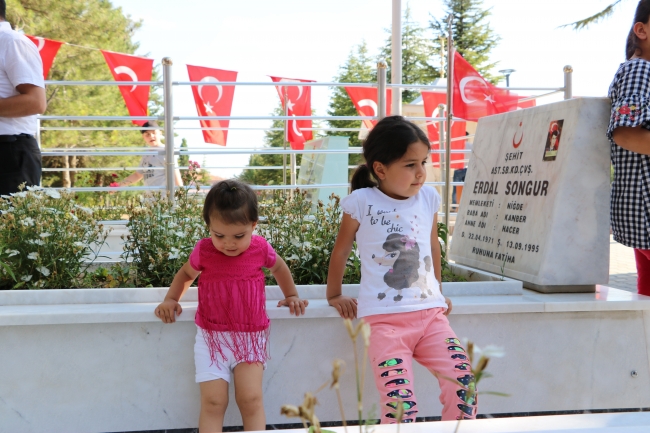 Şehit Halisdemir’in kabrine ziyaretçi akını