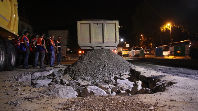 Beşiktaş'ta çöken yol onarılıp yeniden trafiğe açıldı