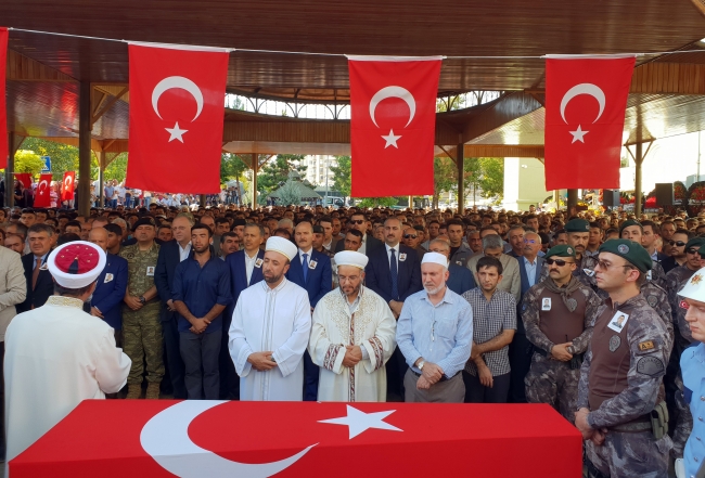 Şehit özel harekat polisi son yolculuğuna uğurlandı