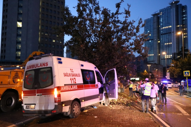 İstanbul'da hasta taşıyan ambulans kaza yaptı: 6 yaralı