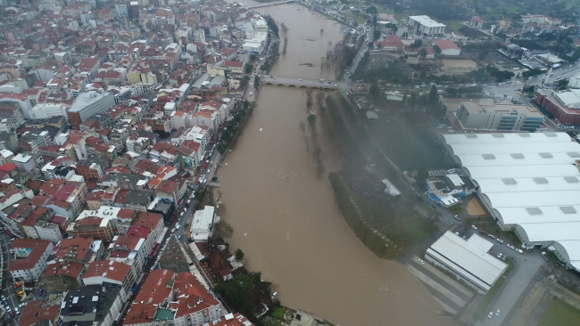 Çanakkale'de şiddetli yağış: Vatandaşlara taşkın uyarısı