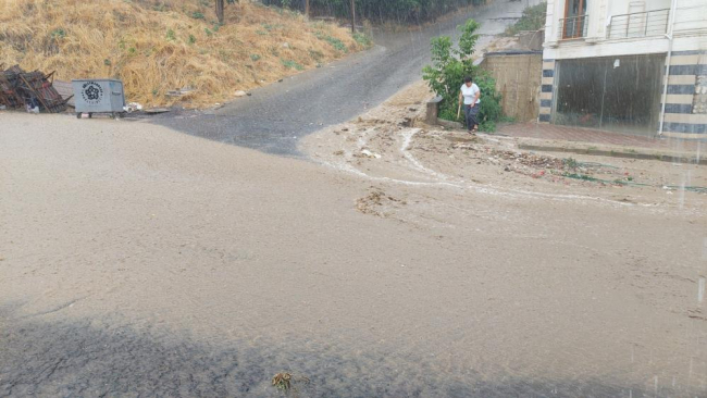 Tekirdağ'da sağanak: Cadde ve sokaklar göle döndü