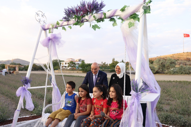 Keçiören’de lavanta ve gül bahçesi açıldı