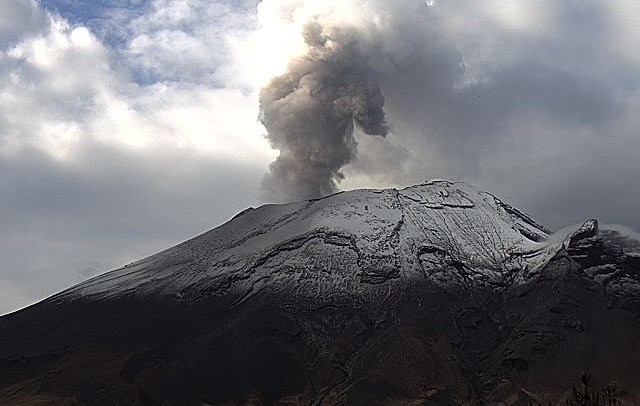 Meksika’daki Popocatepetl Yanardağı'nda son 8 günde üçüncü patlama