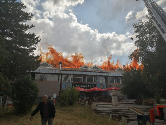 Atatürk Üniversitesi yemekhanesinde yangın kontrol altında