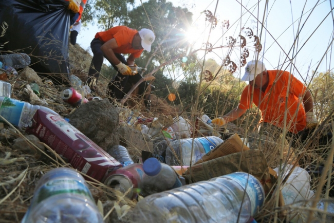 Bodrum'da 4 saatte 2 ton çöp toplandı