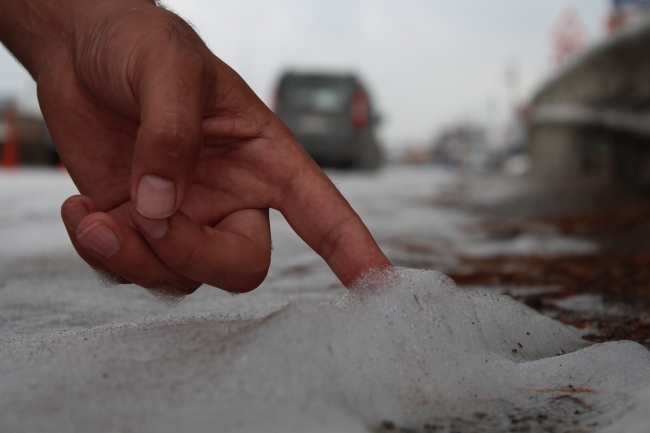 Kocaeli'de yağmur yağdı, yol köpürdü