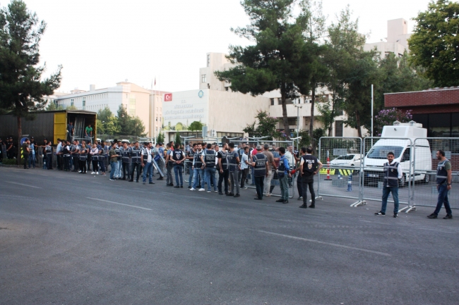 Diyarbakır, Mardin ve Van Büyükşehir Belediye Başkanları görevlerinden uzaklaştırıldı