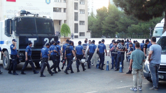 Diyarbakır, Mardin ve Van Büyükşehir Belediye Başkanları görevlerinden uzaklaştırıldı