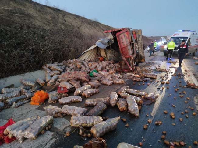 Tekirdağ'da kamyon ve otobüs çarpıştı: 1 ölü, 3 yaralı