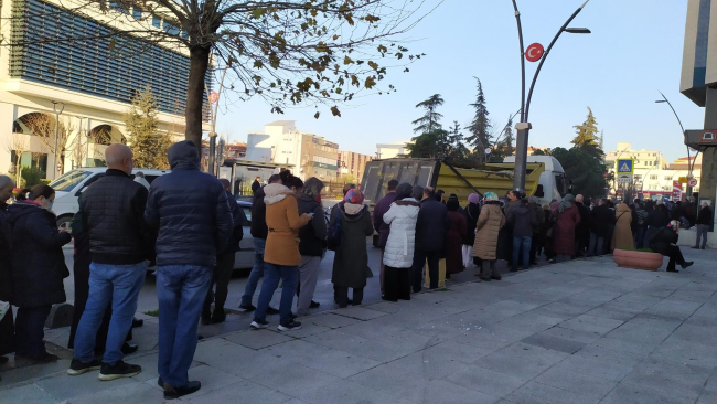 İstanbul'da EYT kuyruğu havadan görüntülendi