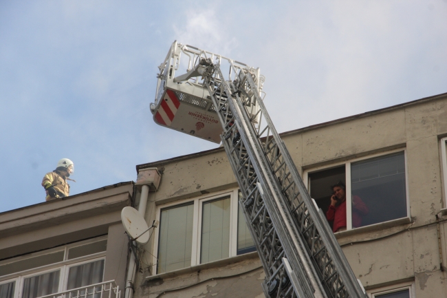 Şişli'de iş merkezinin çatısında yangın