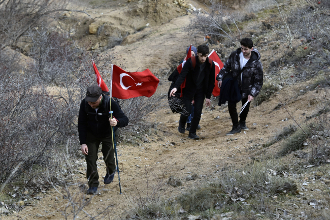 Gümüşhaneli dağcılardan zorlu “İstiklal” yürüyüşü