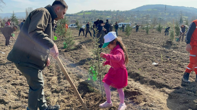 Zonguldak'ta 703 fidan deprem şehitleri anısına dikildi