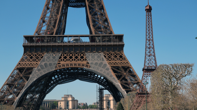 Paris’te Eyfel Kulesi sayısı ikiye çıktı