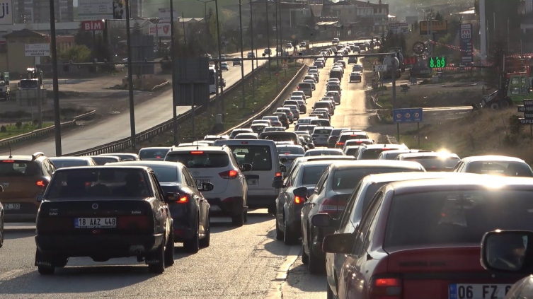 Kilit kavşakta bayram yoğunluğu