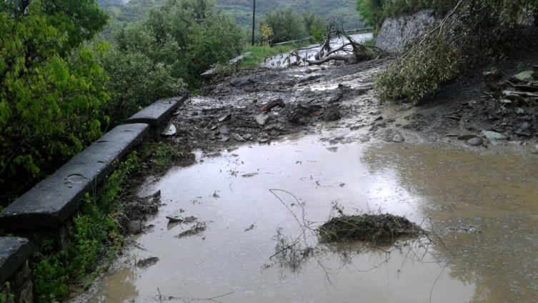 İtalya’da şiddetli yağış, sel ve toprak kaymasına yol açtı