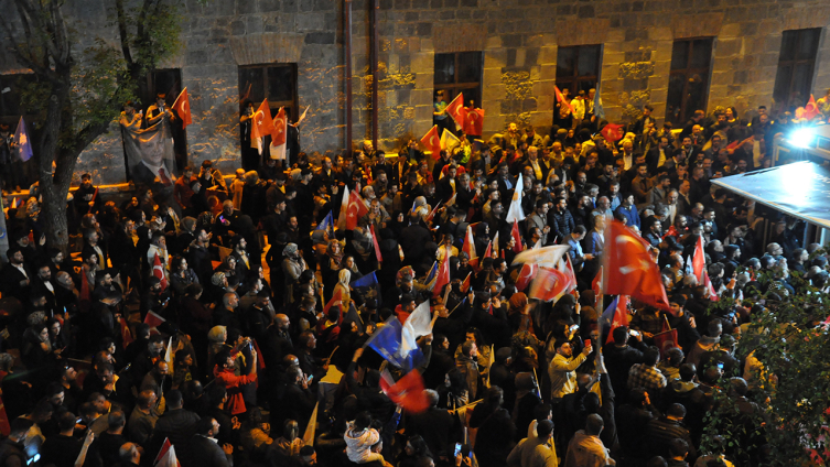 Kars'ta seçim sonuçları kutlandı