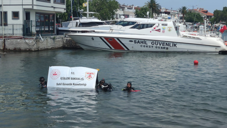 Ayvacık’ta deniz dibi temizliği