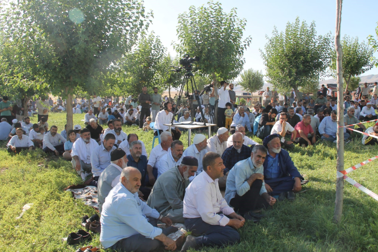 Diyarbakır’da PKK’nın 31 yıl önce katlettiği 2’si çocuk 10 kişi anıldı