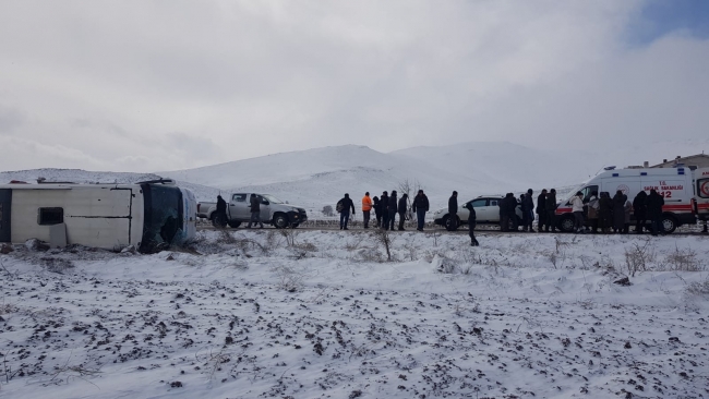 Kayseri'de yolcu otobüsü devrildi: 43 yaralı