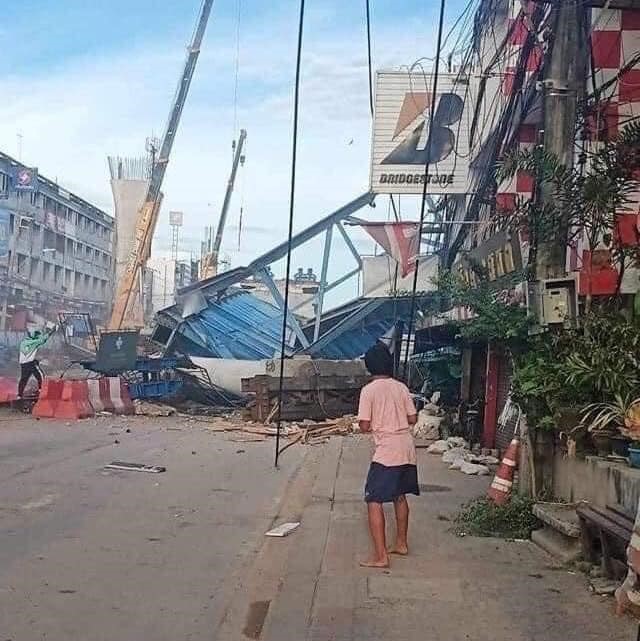 Tayland'da üst yol inşaatı çöktü: 2 ölü, 13 yaralı